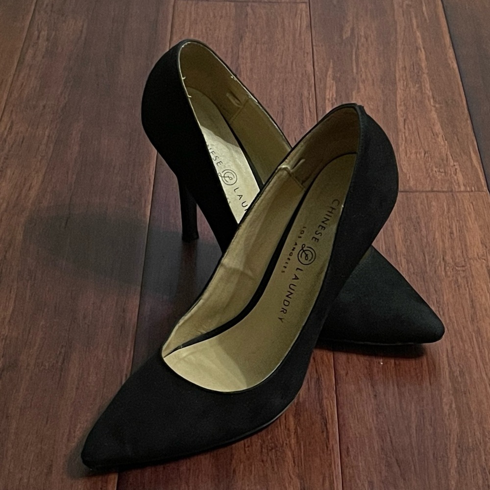 Chinese Laundry Women's Wendy Black Microsuede Heels Size 7.5